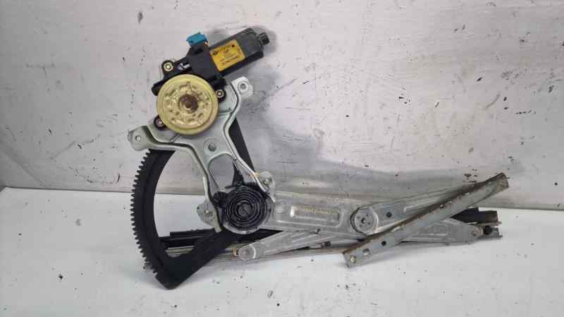 ELEVALUNAS DELANTERO DERECHO