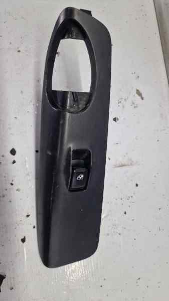 MANDO ELEVALUNAS DELANTERO DERECHO