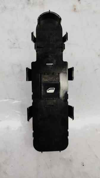 MANDO ELEVALUNAS DELANTERO DERECHO