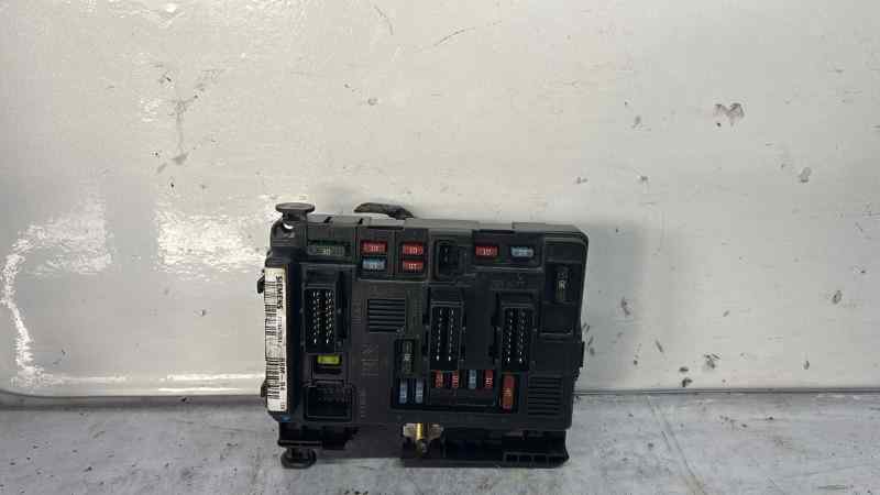 CAJA RELES / FUSIBLES