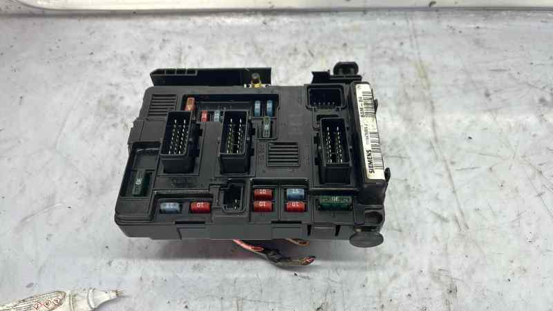 CAJA RELES / FUSIBLES