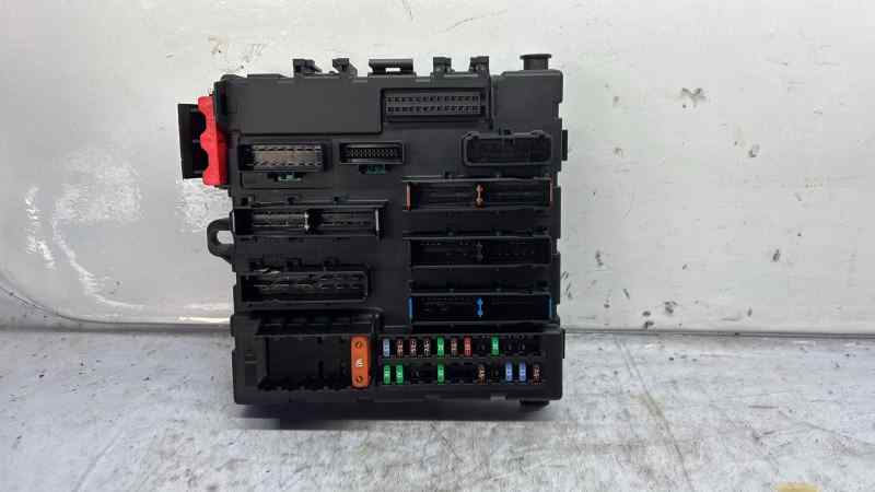 CAJA RELES / FUSIBLES