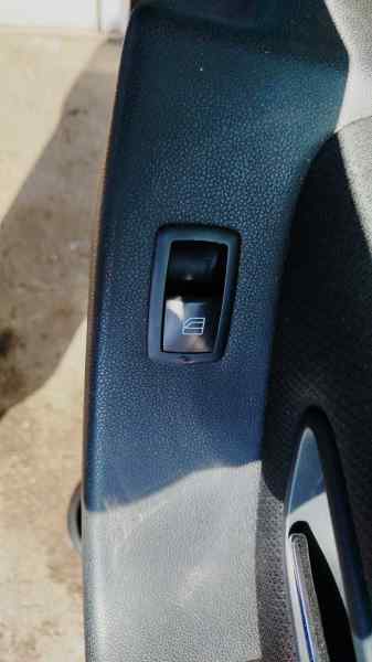 MANDO ELEVALUNAS DELANTERO DERECHO