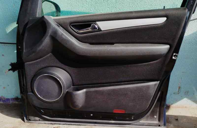 GUARNECIDO PUERTA DELANTERA DERECHA