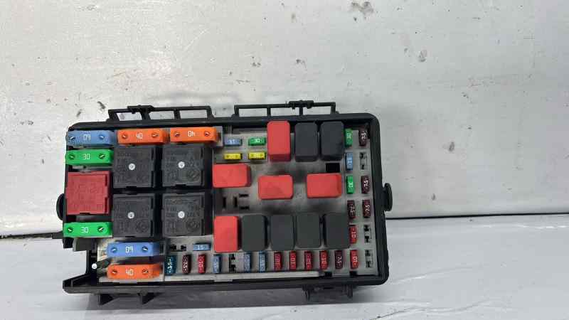 CAJA RELES / FUSIBLES