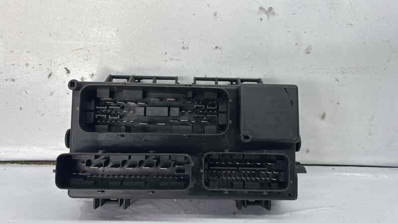 CAJA RELES / FUSIBLES