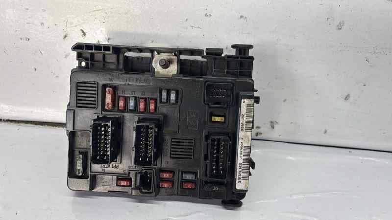 CAJA RELES / FUSIBLES