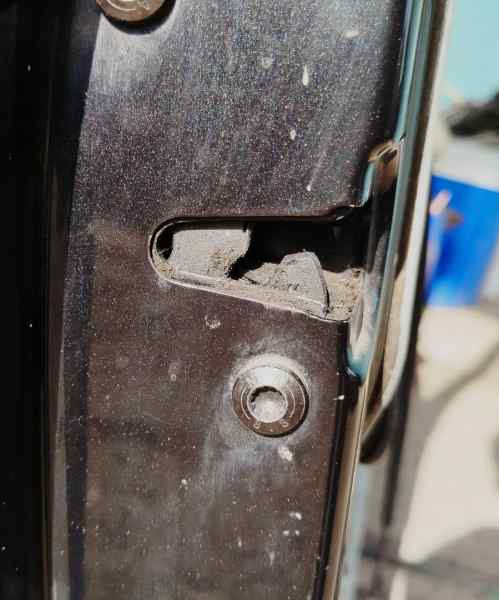 CERRADURA PUERTA DELANTERA IZQUIERDA 