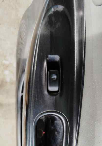 935804A000 MANDO ELEVALUNAS DELANTERO DERECHO HYUNDAI H1