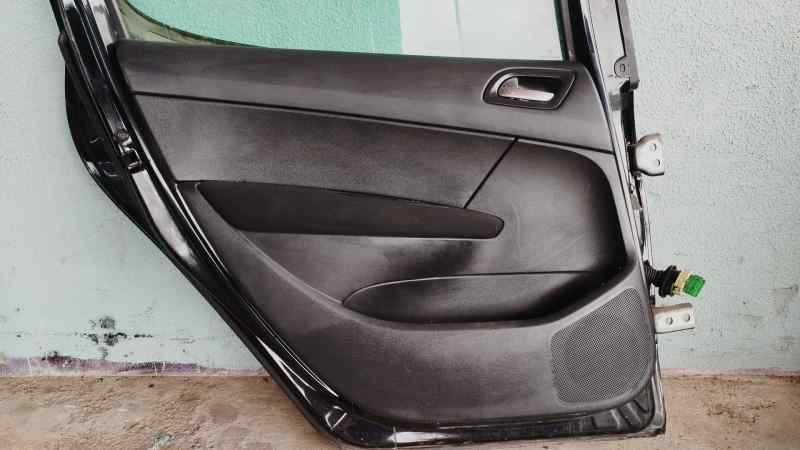 GUARNECIDO PUERTA TRASERA IZQUIERDA