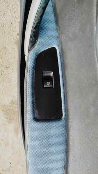 MANDO ELEVALUNAS DELANTERO DERECHO