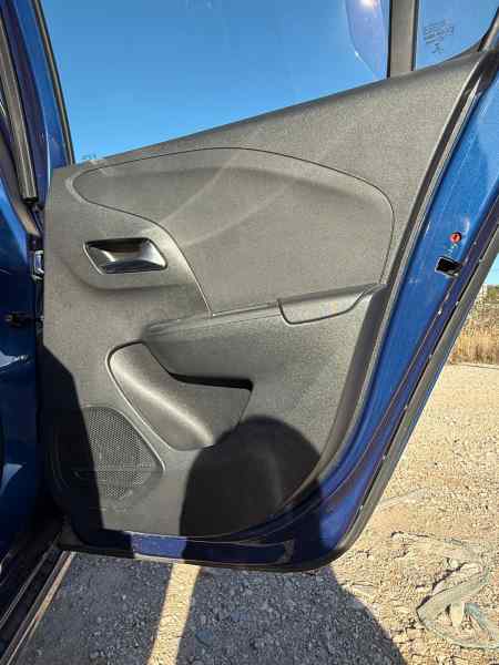 GUARNECIDO PUERTA TRASERA DERECHA