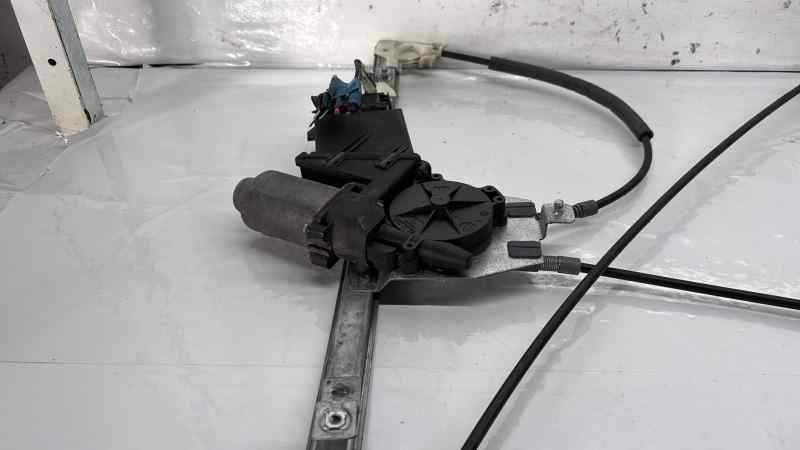 ELEVALUNAS DELANTERO IZQUIERDO