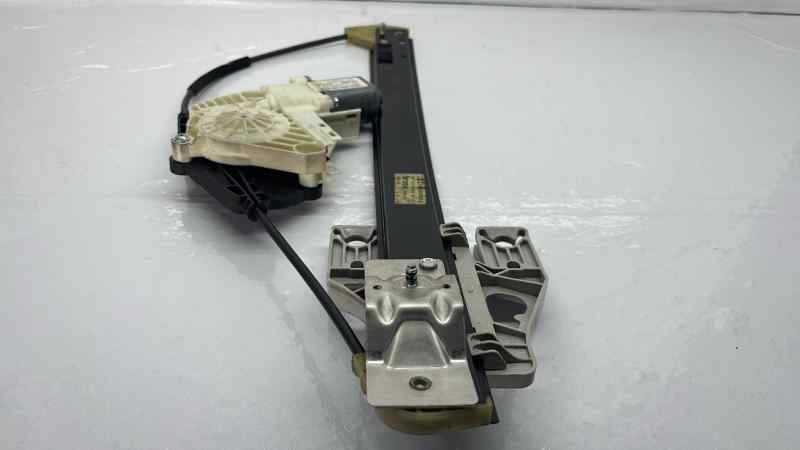 ELEVALUNAS TRASERO DERECHO