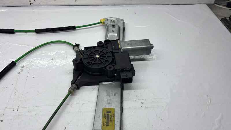 ELEVALUNAS DELANTERO IZQUIERDO