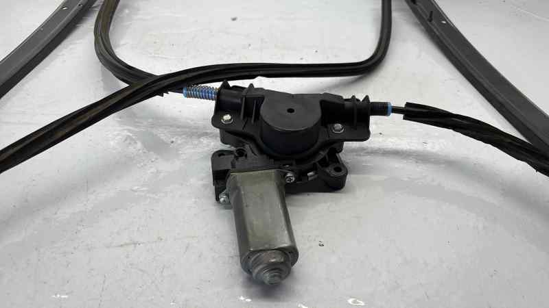 ELEVALUNAS DELANTERO IZQUIERDO