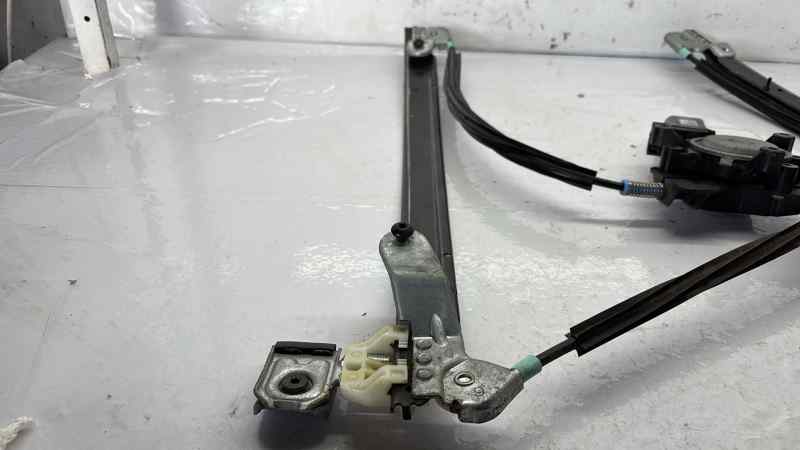 ELEVALUNAS DELANTERO IZQUIERDO