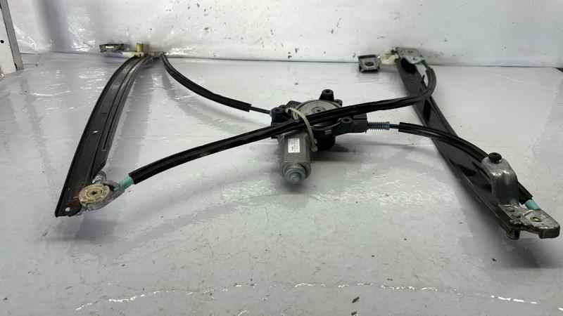 ELEVALUNAS DELANTERO DERECHO