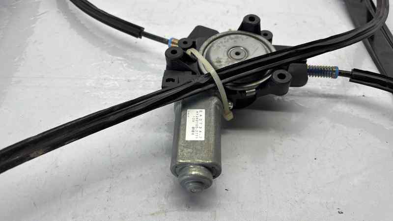 ELEVALUNAS DELANTERO DERECHO