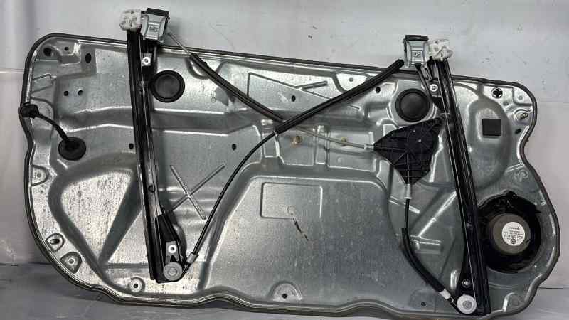 ELEVALUNAS DELANTERO DERECHO