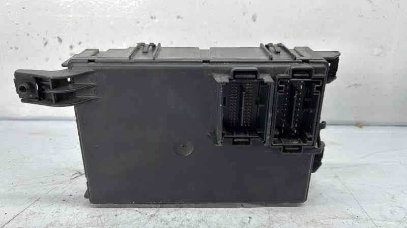 CAJA RELES / FUSIBLES