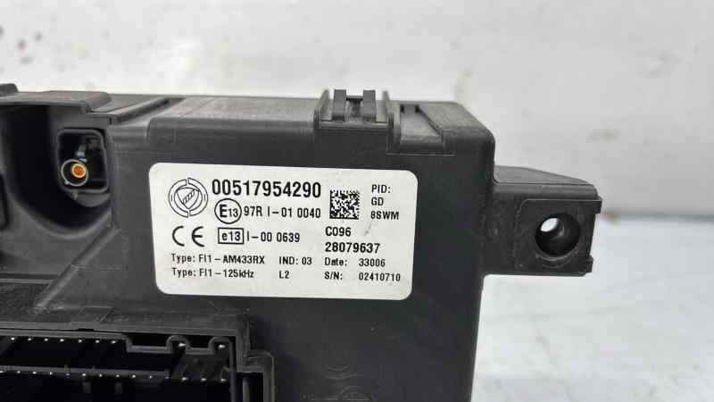 CAJA RELES / FUSIBLES