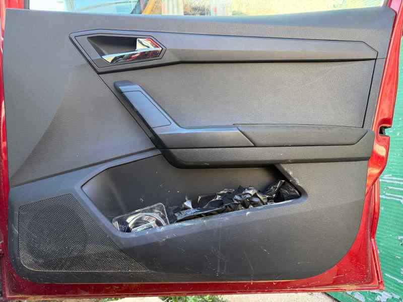 GUARNECIDO PUERTA DELANTERA DERECHA