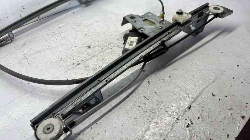 ELEVALUNAS DELANTERO DERECHO