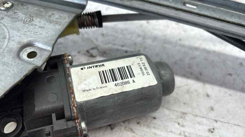 ELEVALUNAS DELANTERO DERECHO