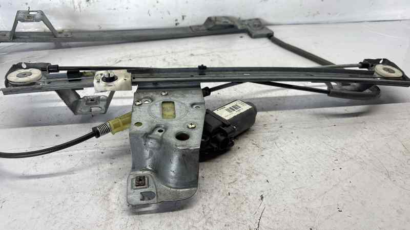 ELEVALUNAS DELANTERO DERECHO