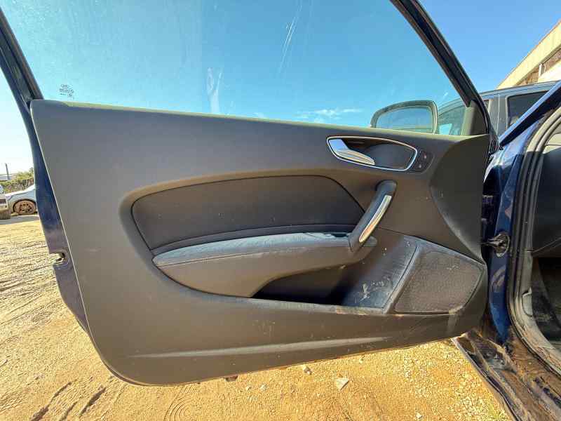 GUARNECIDO PUERTA DELANTERA IZQUIERDA