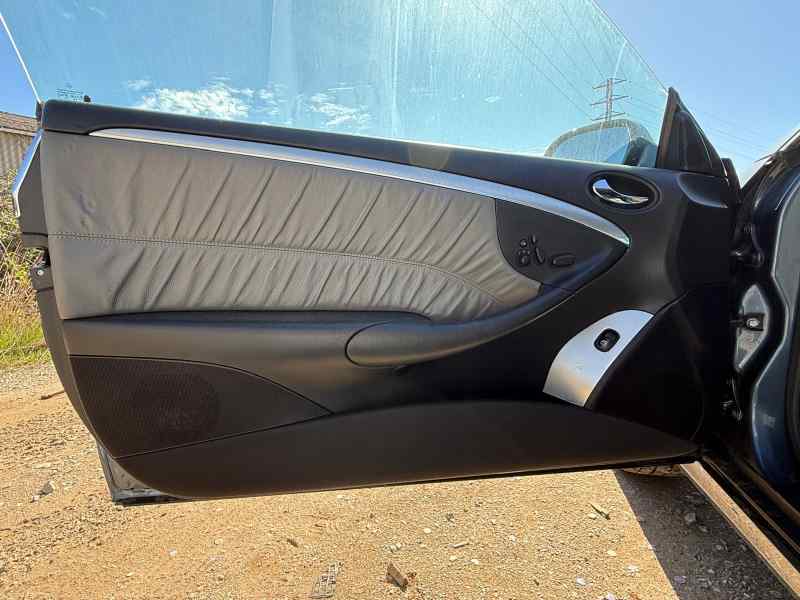 GUARNECIDO PUERTA DELANTERA IZQUIERDA