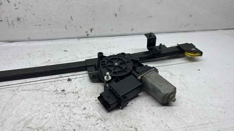 ELEVALUNAS DELANTERO IZQUIERDO