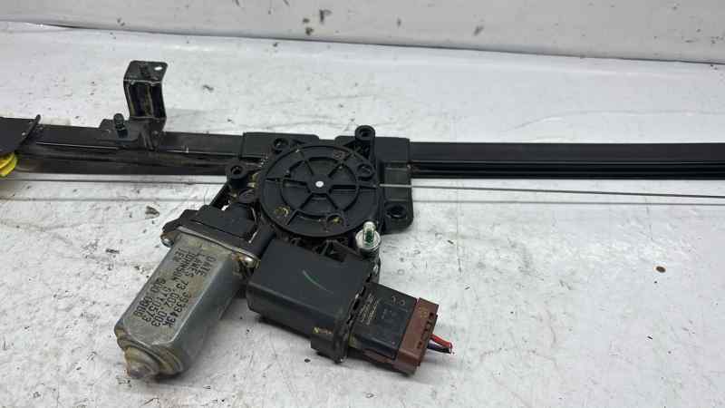 ELEVALUNAS DELANTERO DERECHO