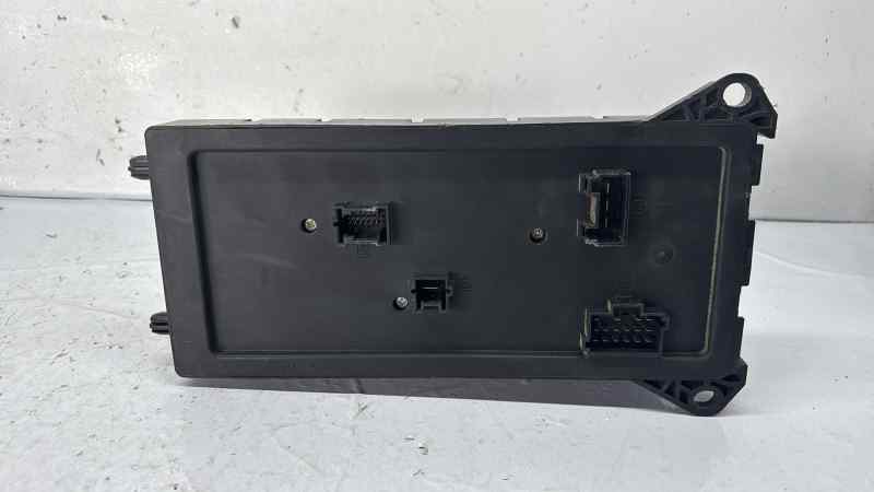 CAJA RELES / FUSIBLES