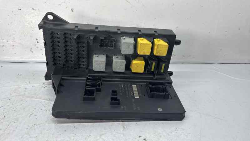 CAJA RELES / FUSIBLES