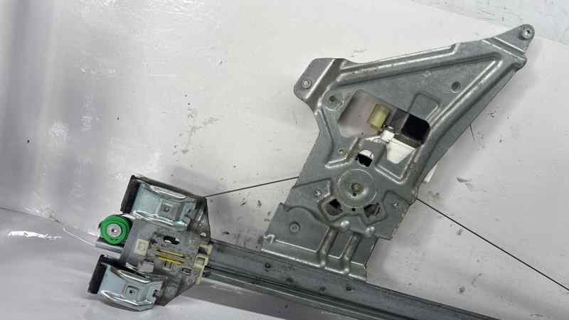 ELEVALUNAS DELANTERO DERECHO