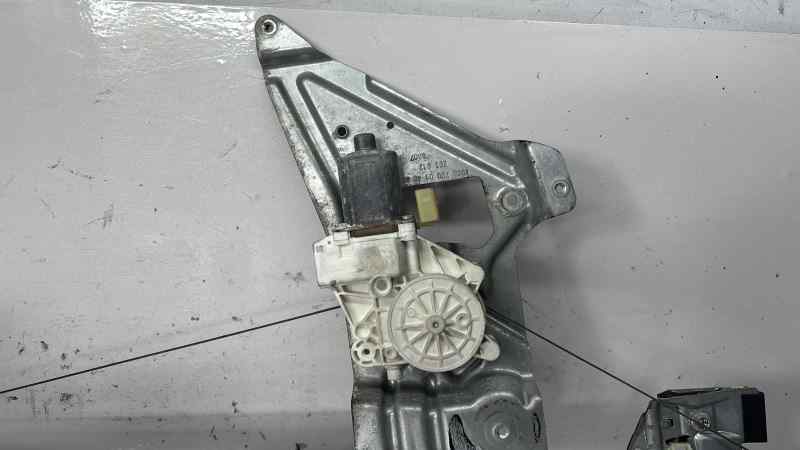 ELEVALUNAS DELANTERO DERECHO