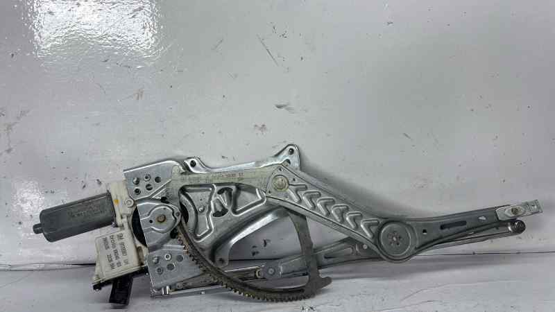 ELEVALUNAS DELANTERO IZQUIERDO