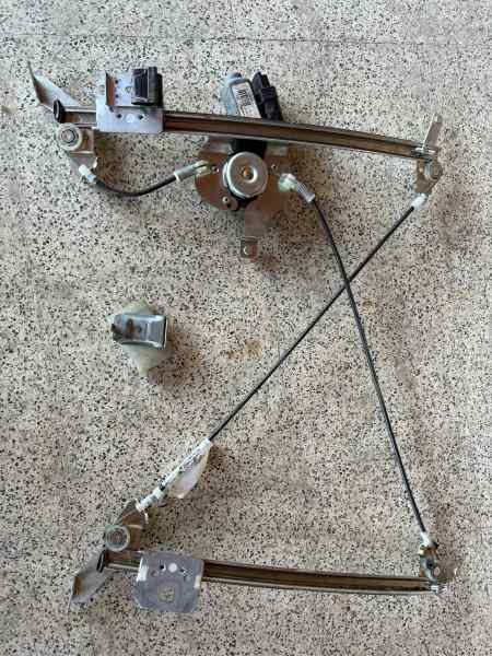 ELEVALUNAS DELANTERO IZQUIERDO