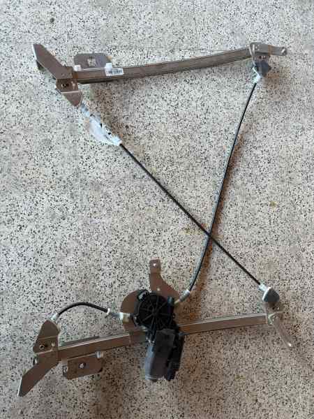 ELEVALUNAS DELANTERO IZQUIERDO