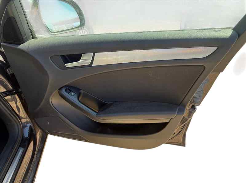 GUARNECIDO PUERTA DELANTERA DERECHA