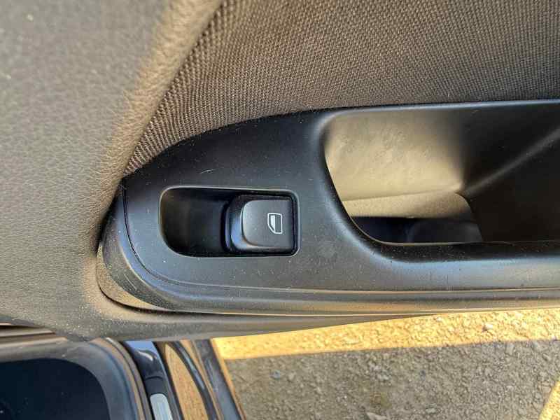 MANDO ELEVALUNAS DELANTERO DERECHO