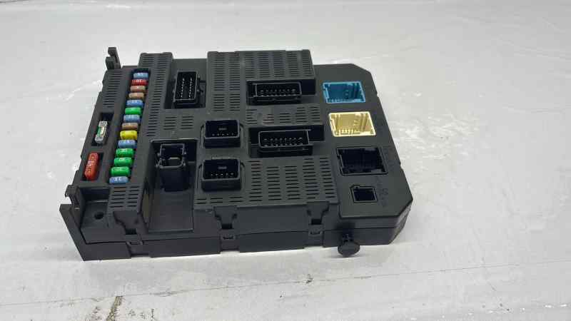 CAJA RELES / FUSIBLES