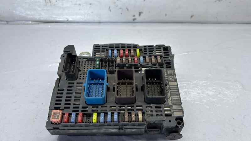 CAJA RELES / FUSIBLES