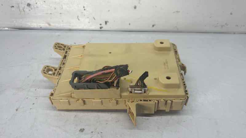 CAJA RELES / FUSIBLES