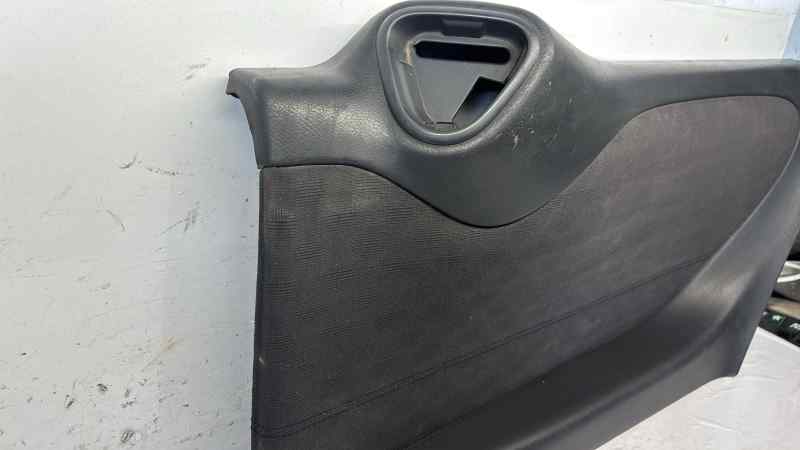 GUARNECIDO PUERTA TRASERA DERECHA