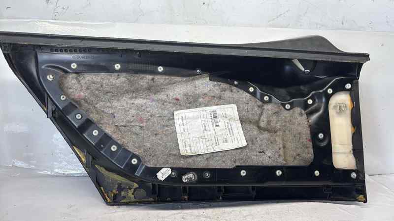 GUARNECIDO PUERTA TRASERA DERECHA