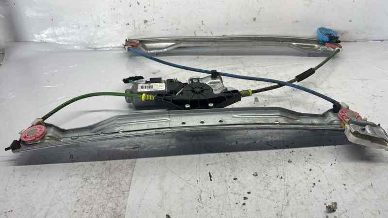 ELEVALUNAS DELANTERO DERECHO