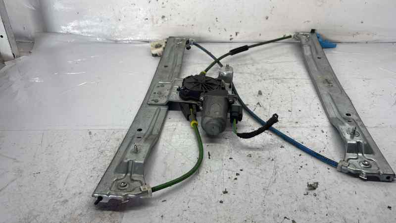 ELEVALUNAS DELANTERO DERECHO